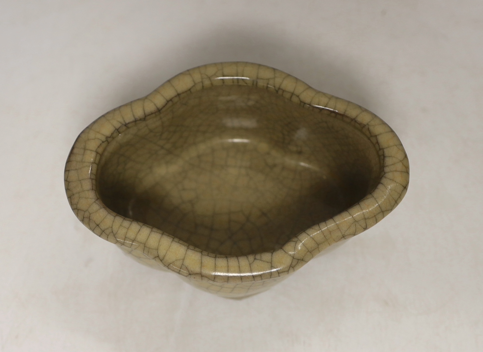 A Chinese crackle glaze jardiniere, 14cm wide